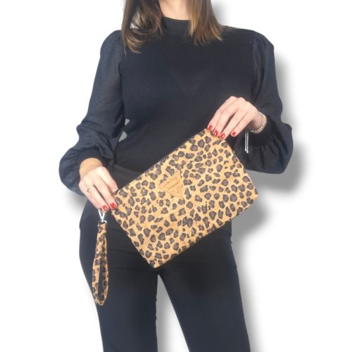 Τσαντάκι clutch από φελλό leopard με σταθερό λουράκι καρπού