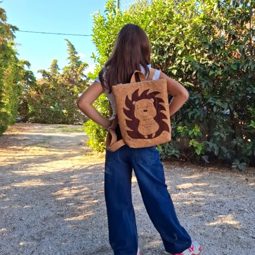 Χειροποίητο παιδικό σακίδιο πλάτης με σχέδιο σκαντζόχοιρος από ύφασμα φελλού Ανυφαντού