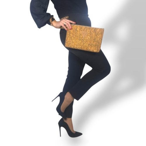 Χειροποίητο γυναικείο τσαντάκι χειρός clutch από φελλό με χρυσαλλίδες Ανυφαντού