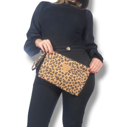 Τσαντάκι clutch από φελλό leopard με σταθερό λουράκι καρπού