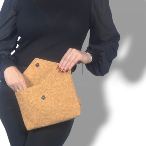 Χειροποίητος γυναικείος φάκελος τσαντάκι χειρός clutch από φυσικό φελλό Ανυφαντού