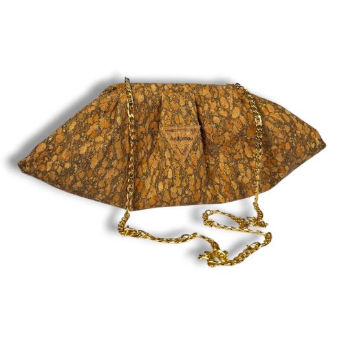 Χειροποίητη τσάντα ώμου Bucket Bag από φελλό με χρυσαλλίδες anifantou.