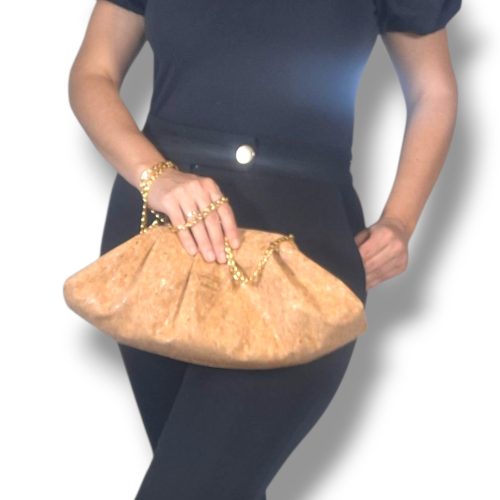 Χειροποίητη bucket bag από φελλό με ασημί glitter και χρυσή αλυσίδα