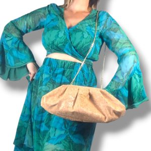 Χειροποίητη bucket bag από φελλό με ασημί glitter και χρυσή αλυσίδα