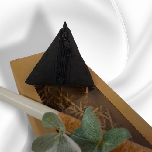 ΛΑΜΠΑΔΑ – ΠΟΡΤΟΦΟΛΑΚΙ ΠΥΡΑΜΙΔΑ ΑΠΟ ΜΑΥΡΟ ΦΕΛΛΟ