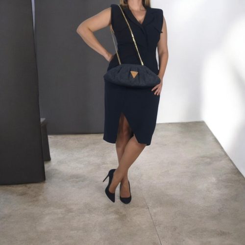 Χειροποίητη γυναικεία τσάντα ώμου πουγκί Bucket Bag από μαύρο φελλό με χρυσή αλυσίδα anifantou