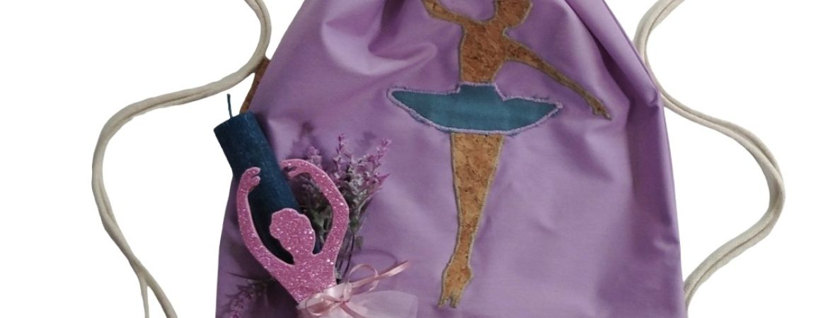 Χειροποίητο πασχαλινό σετ δώρου λαμπάδα και παιδικό λιλά σακίδιο με κορδόνια Μπαλαρίνα Anifantou