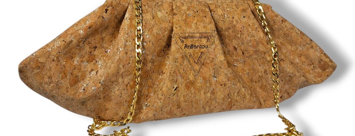 Χειροποίητη bucket bag από φελλό με ασημί glitter και χρυσή αλυσίδα