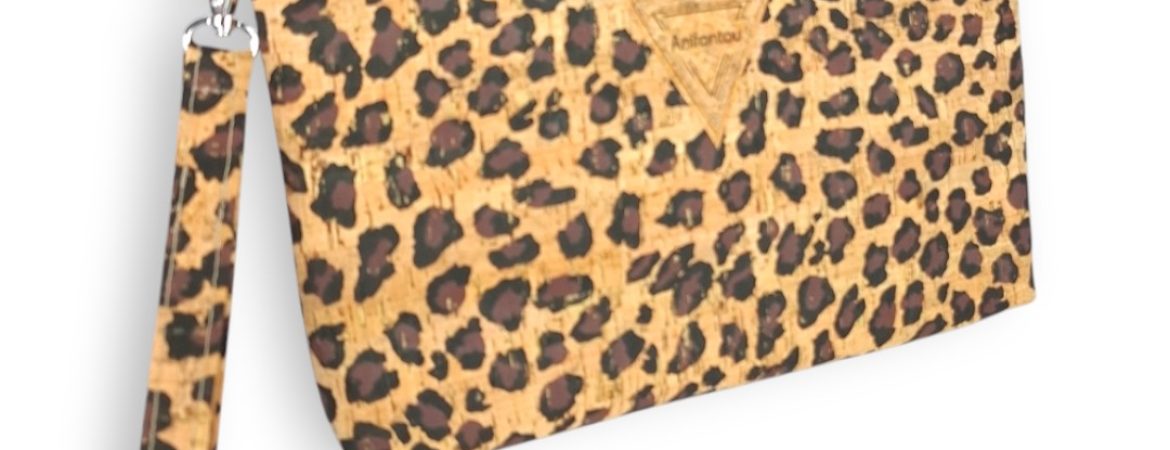 Τσαντάκι clutch από φελλό leopard με σταθερό λουράκι καρπού