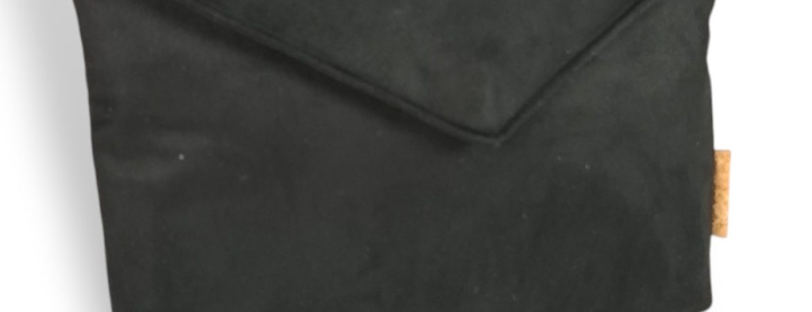Χειροποίητος γυναικείος φάκελος τσαντάκι χειρός clutch από μαύρο σουέτ ύφασμα Ανυφαντού